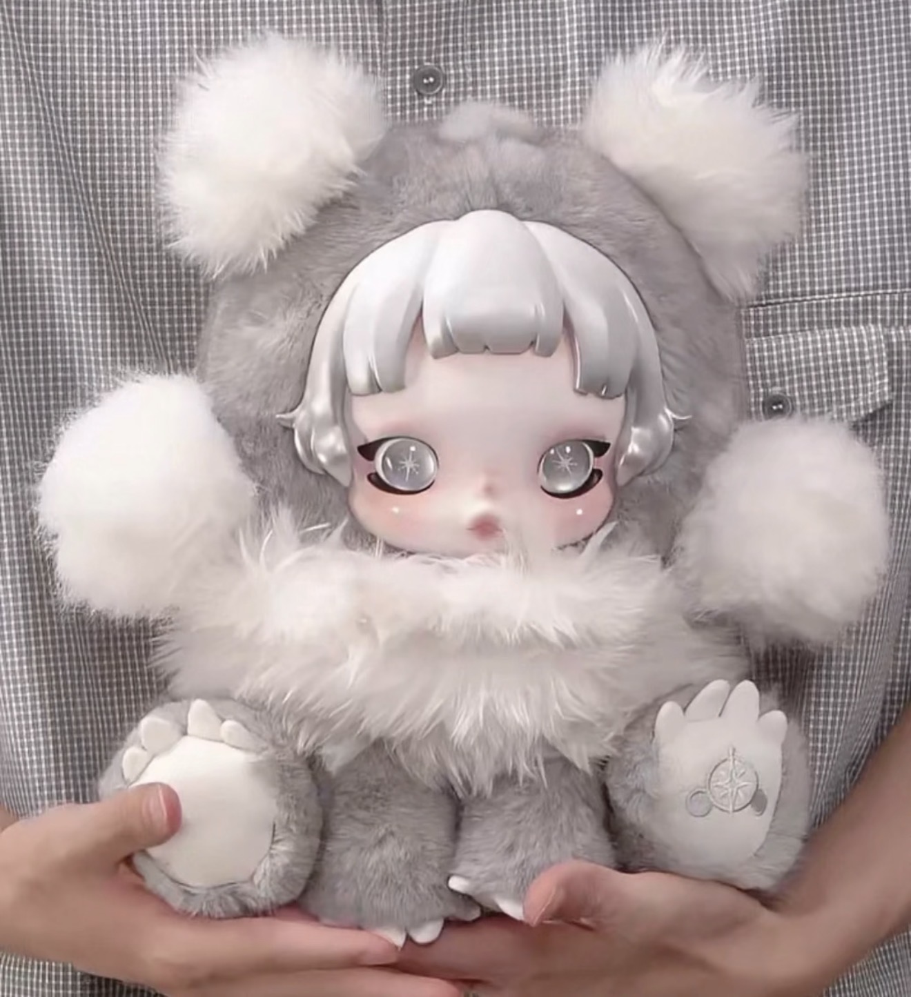 泡泡瑪特 · θ SKULLPANDA熊叛叛毛絨公仔