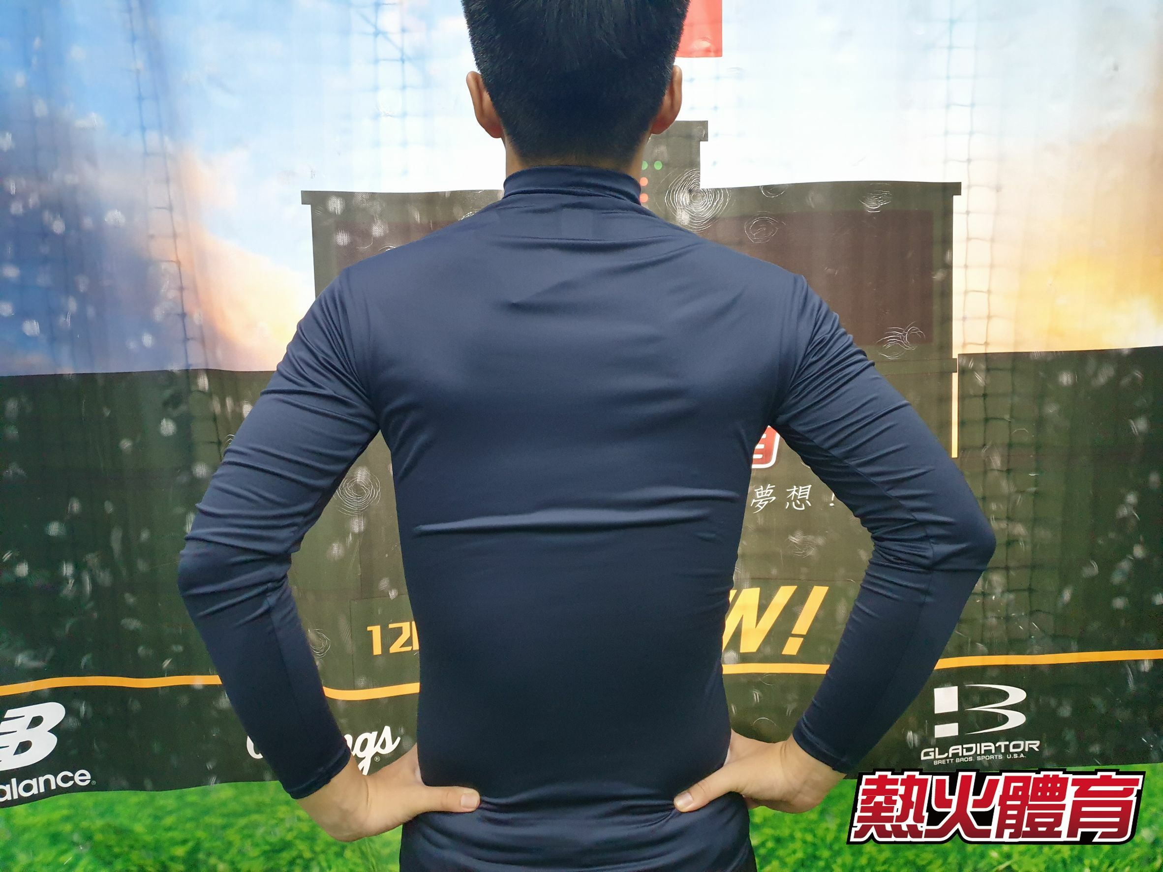 ZETT 進 白金商店限定款 高領長袖緊身衣 深藍 另一角度