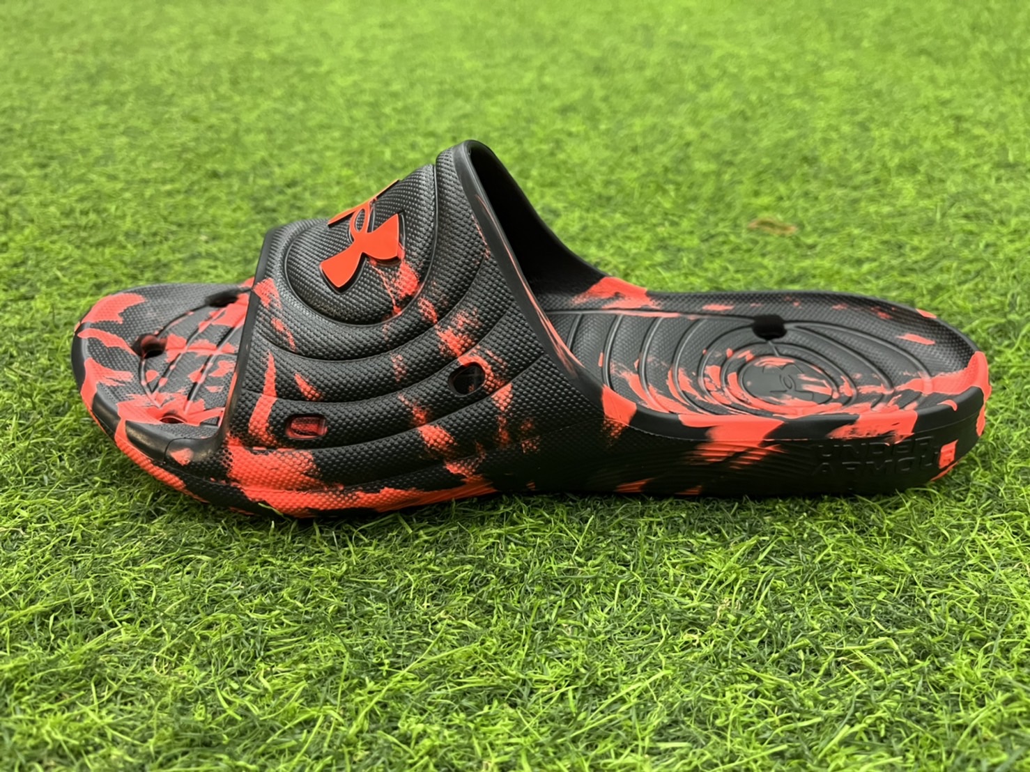UA Locker Camo 運動拖鞋 黑迷彩
