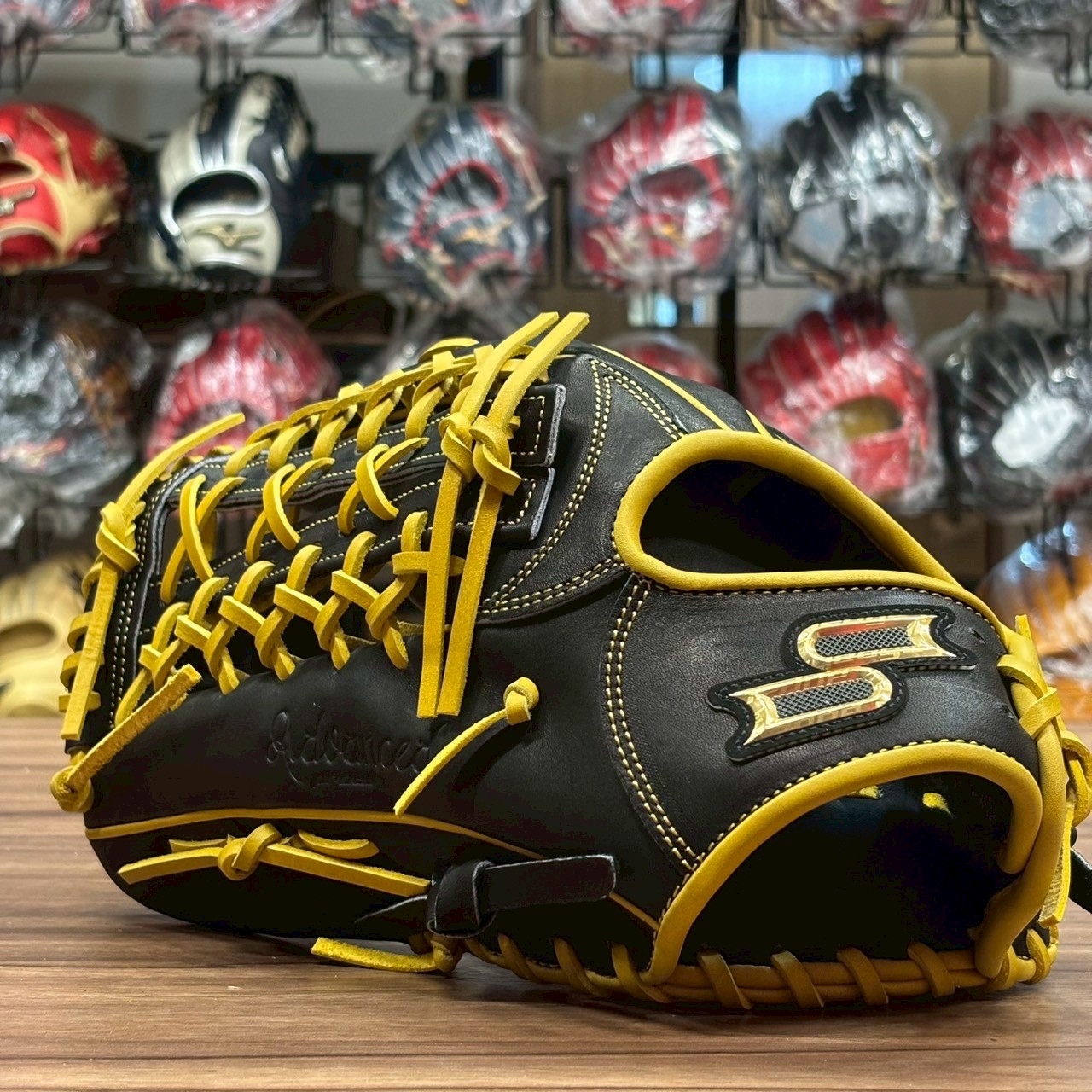 SSK ADV 25 岳政華 接球手套 T網 黑 12.75" 反