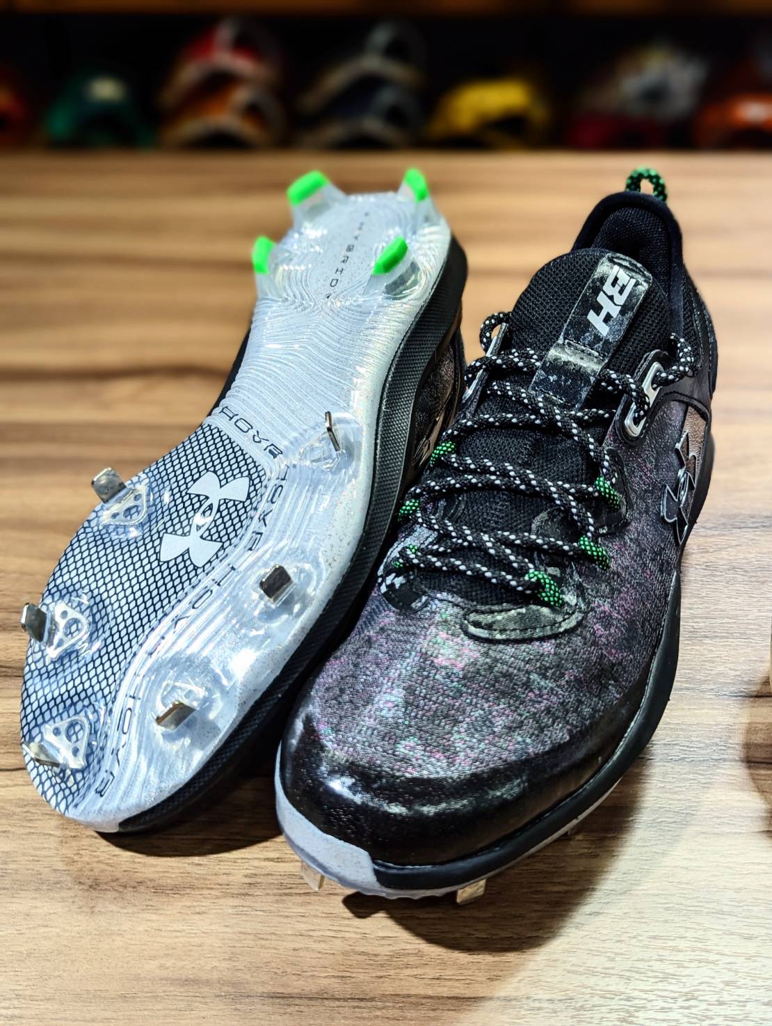 UA BH8 棒球釘鞋 黑