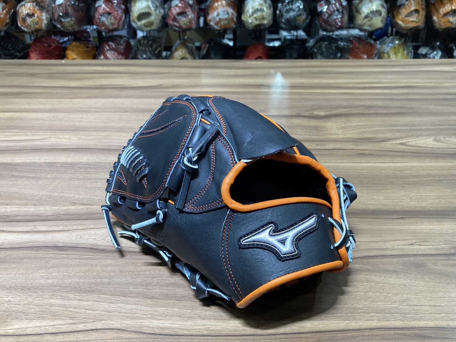 Mizuno Diamond 24S 接球手套 投手 黑/橘 11.75" 反