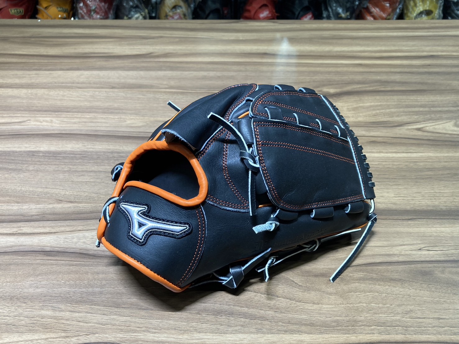Mizuno Diamond 24S 接球手套 投手 黑/橘 12"