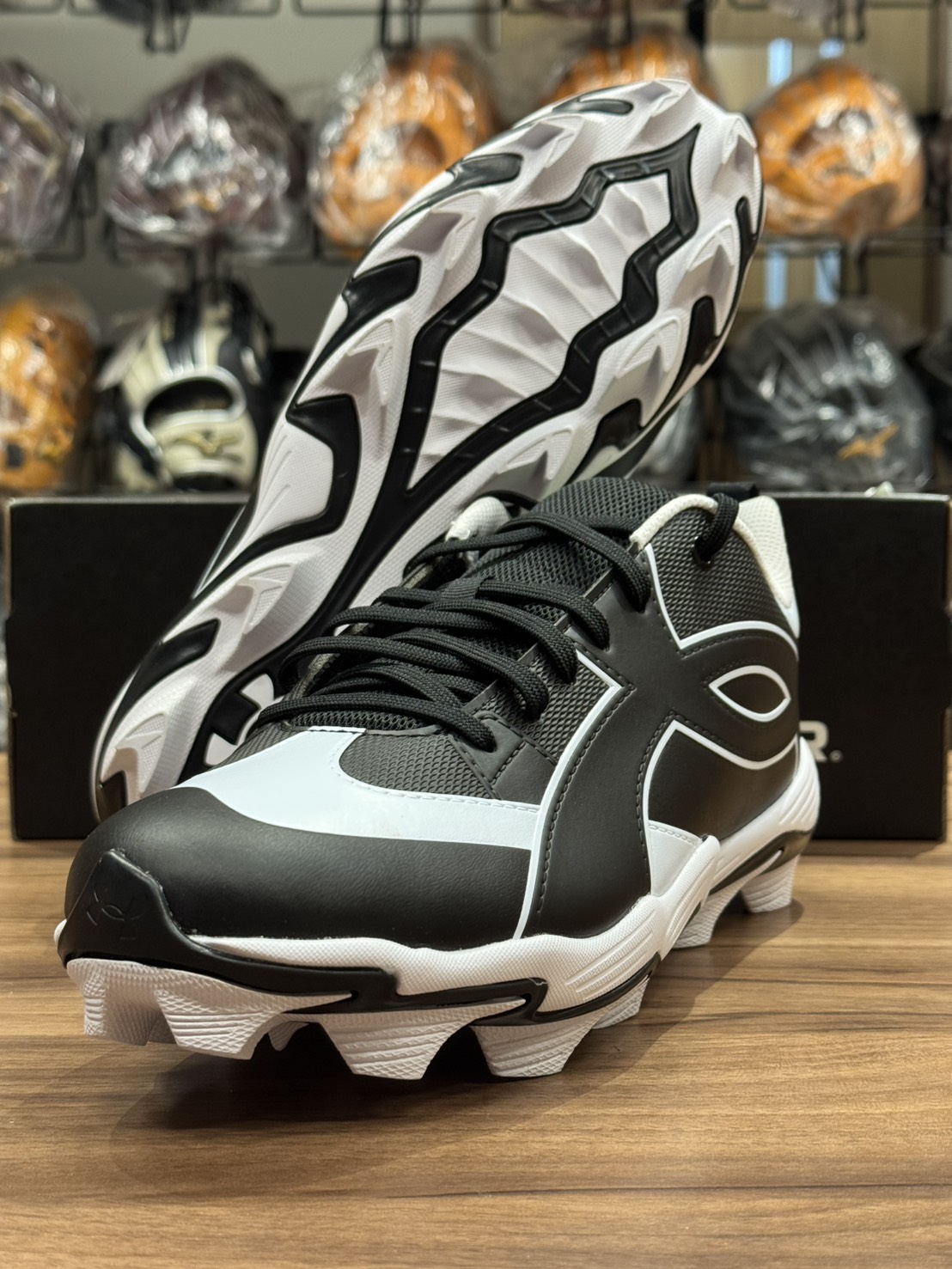 UA Leadoff 26 棒壘膠釘鞋 RM 黑