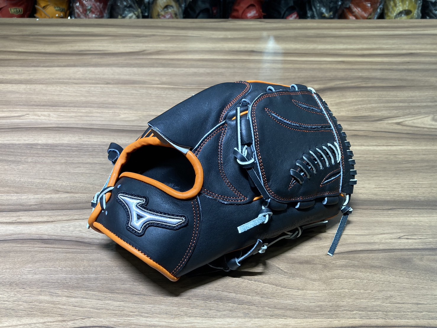 Mizuno Diamond 24S 接球手套 投手 黑/橘 11.75"