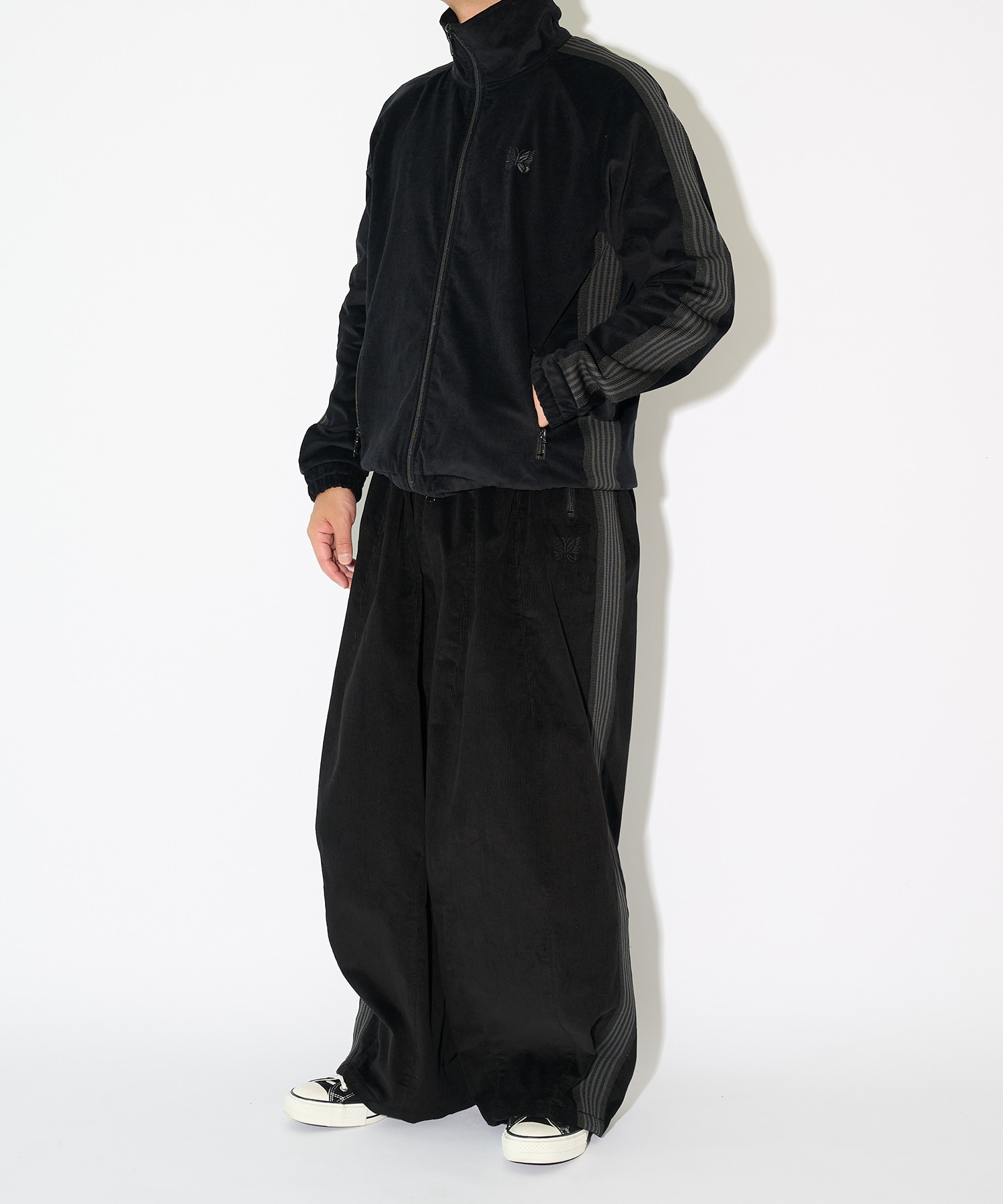 預購｜NEEDLES 別注 H.D. Track Pant - Corduroy 另一角度